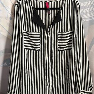 Pure Energy Stylish Black and White Striped Women's V-Neckline Blouse